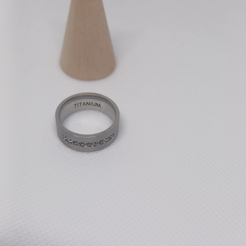Mens Titanium Ring - Picture 3 of 5